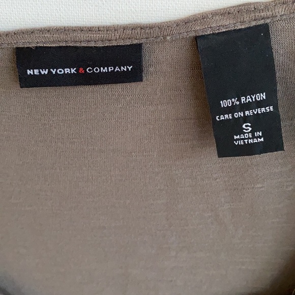 NY & Co. Short sleeve asymmetric droop Blouse with metallic undertones, Size S - Picture 3 of 5